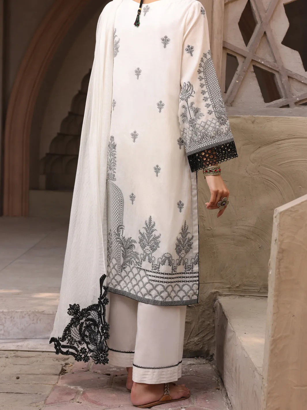 Black & White Jacquard 3 Piece Stitched - ALP-3PS-1633