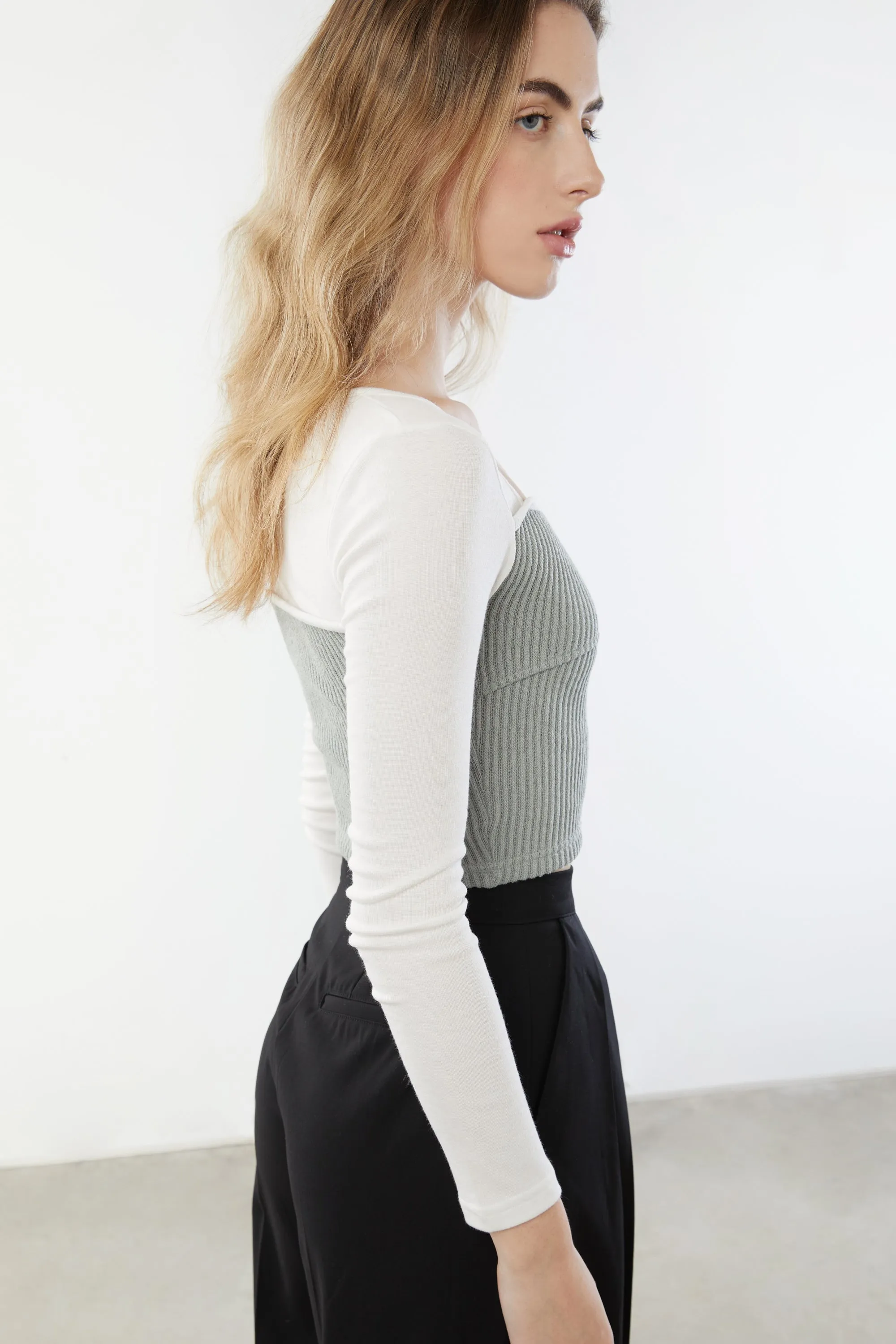 CONTRAST SLEEVE SWEETHEART NECK TOP