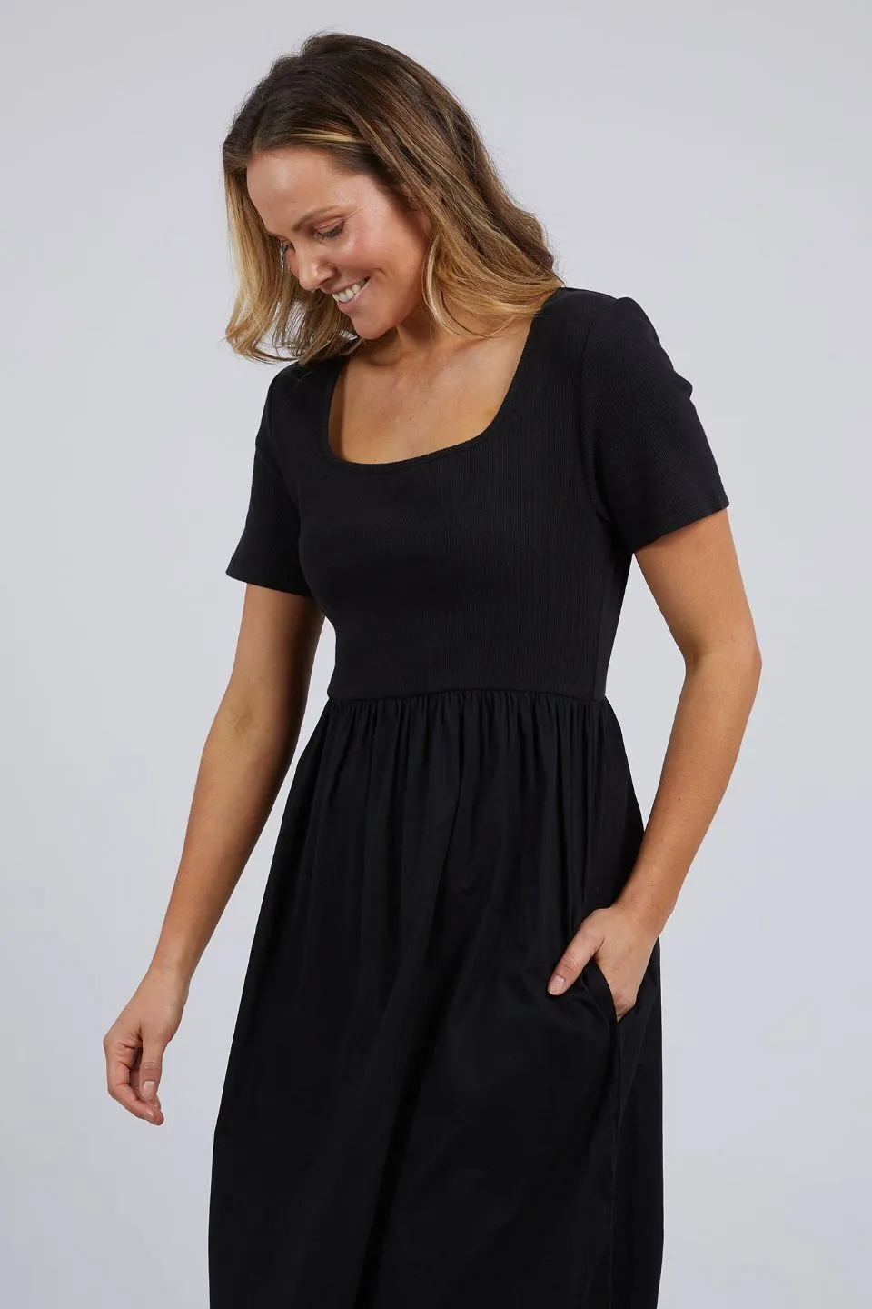 Ella Black SS Midi Dress