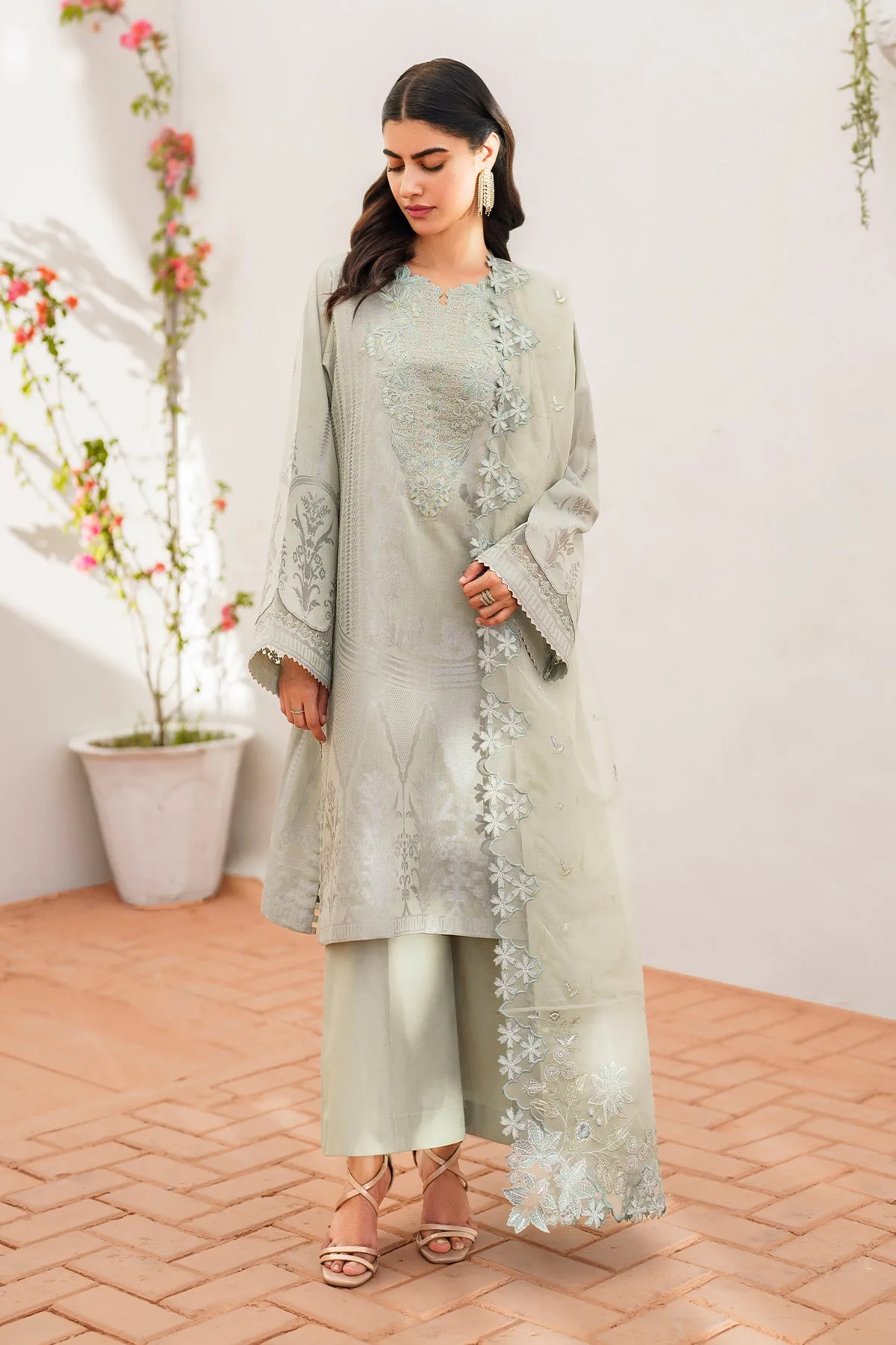 EMBROIDERED JACQUARD LAWN UF-635