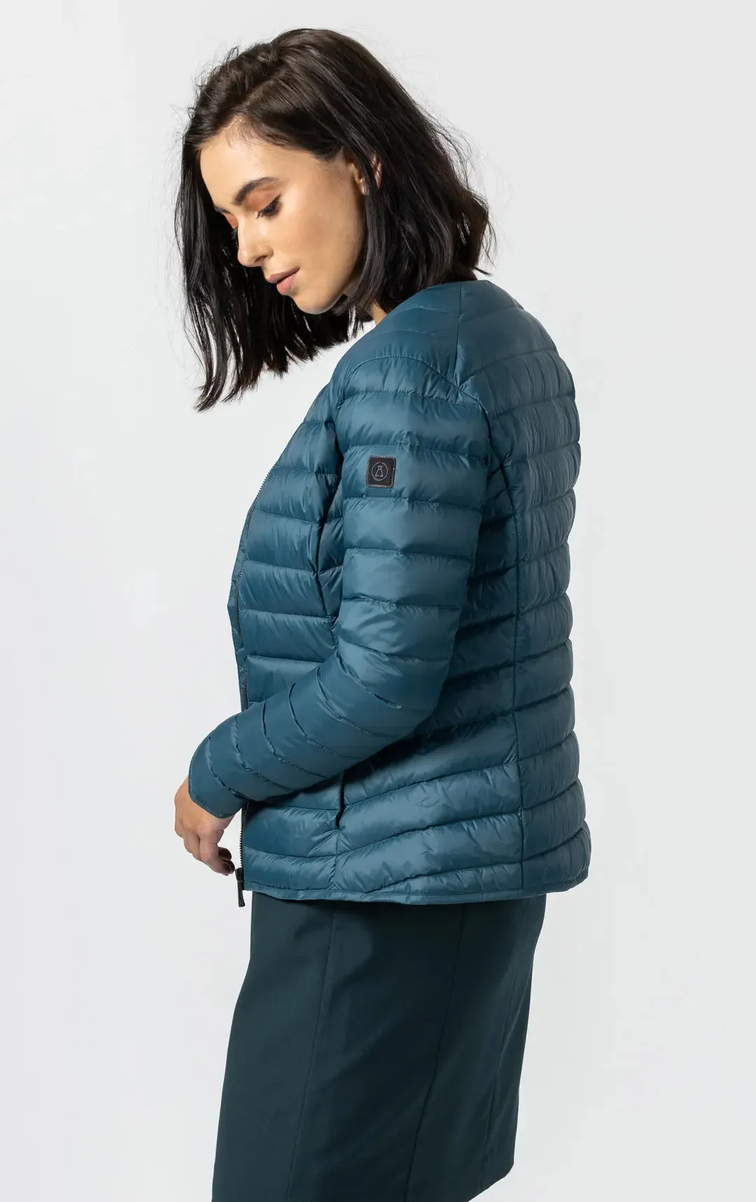 ESSENTIAL LIGHTWEIGHT DOWN JACKET