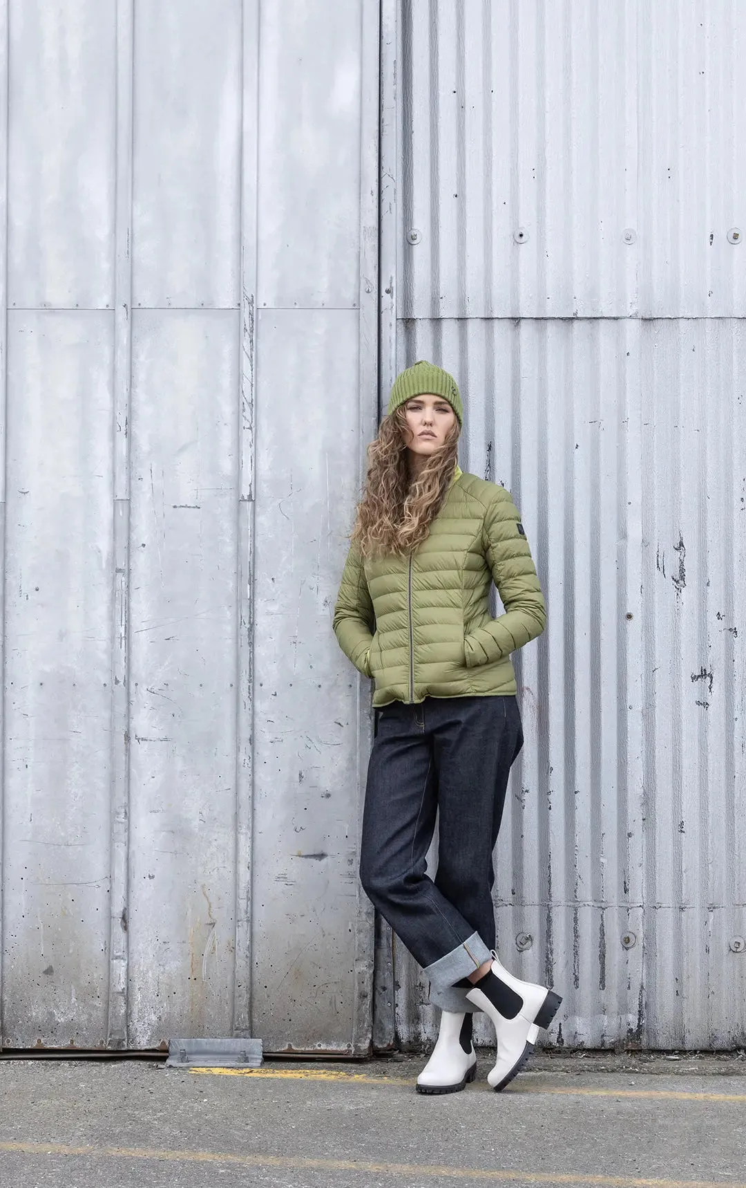 ESSENTIAL LIGHTWEIGHT DOWN JACKET