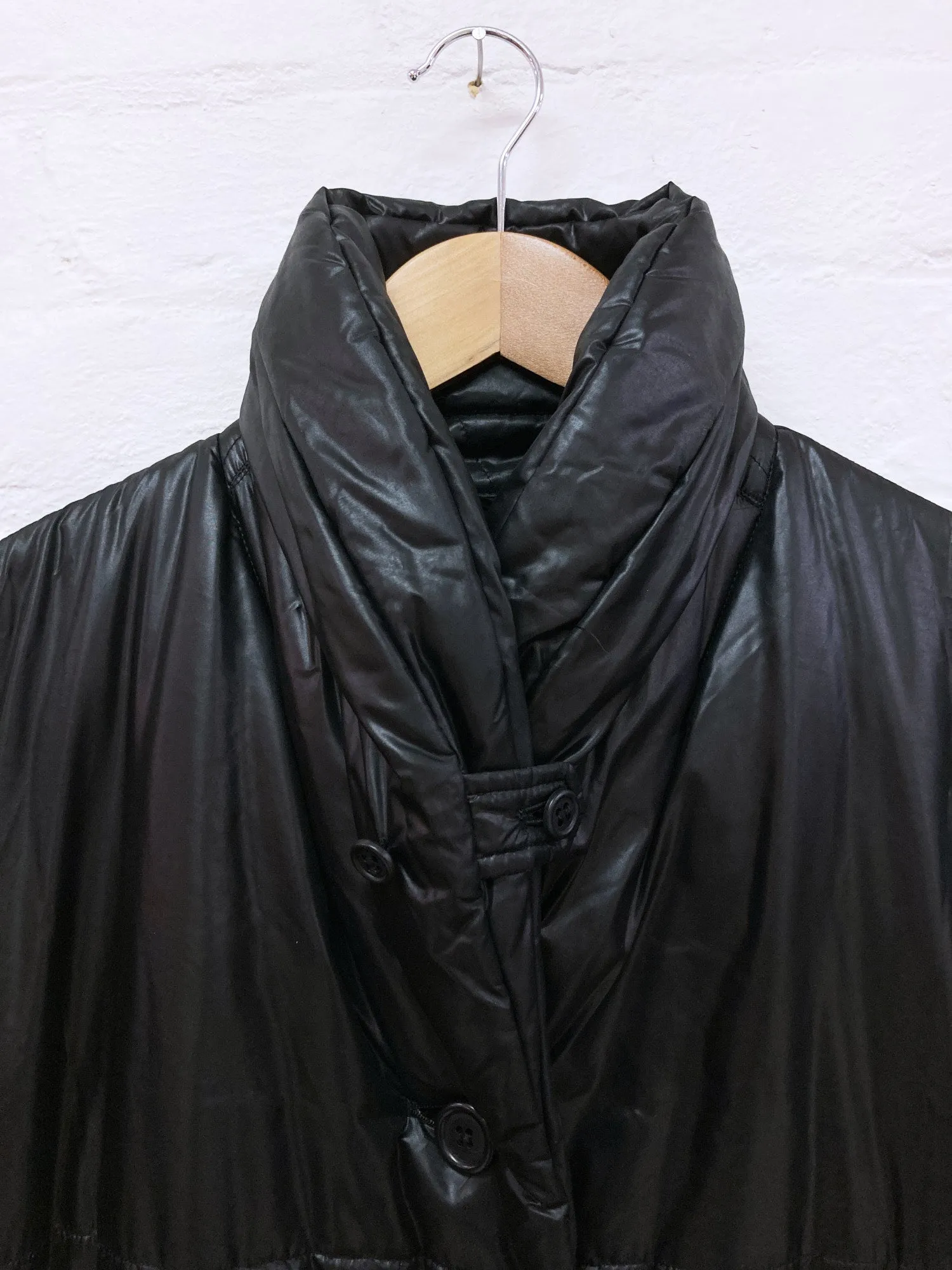 Issey Miyake FETE black vinyl-y polyester shawl collar puffer coat - size 3 L M