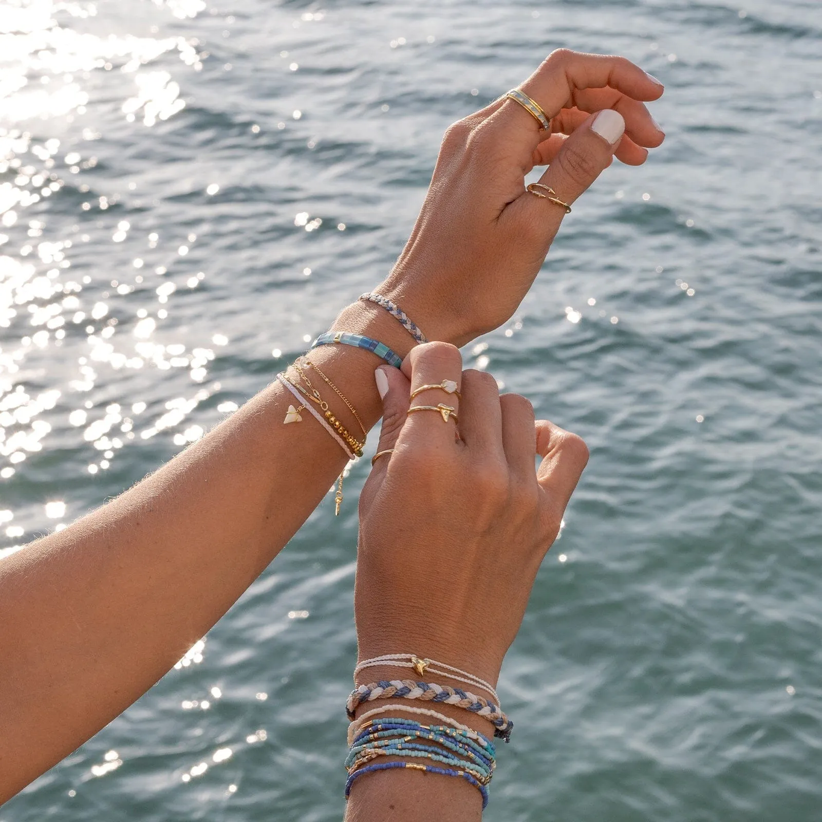 Shark Tooth Tile Bead Stretch Bracelet